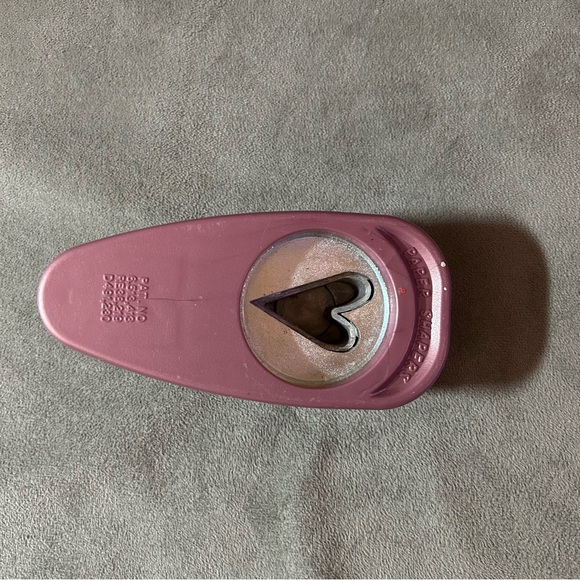 EK Success Paper Shapers whale tail style LARGE heart punch - Picture 4 of 4